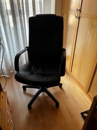 Silla de oficina ergonómica negra
