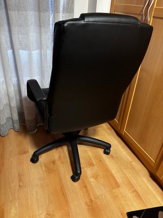 Silla de oficina ergonómica negra
