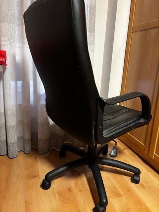 Silla de oficina ergonómica negra