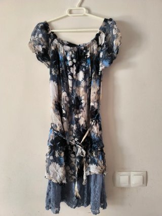 Vestido floral azul y multicolor