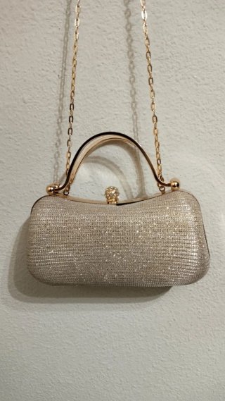 Bolso de fiesta dorado con pedrería