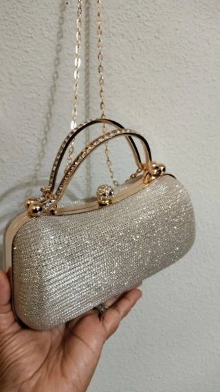 Bolso de fiesta dorado con pedrería