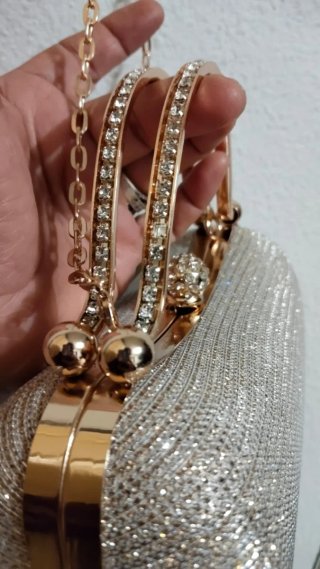 Bolso de fiesta dorado con pedrería