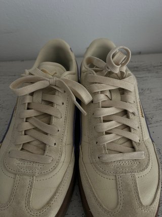 Zapatillas Puma Beige y Morado Talla 39