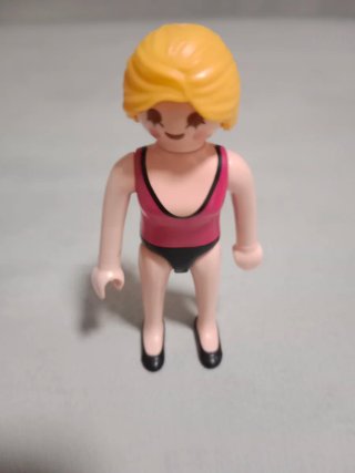 Playmobil chica bañador rosa y negro