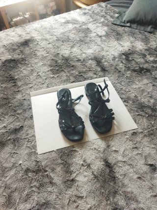 Sandalias de tiras de cuero negras