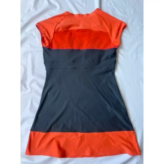Vestido Nike gris y naranja