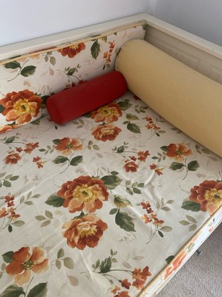 Funda Sofá Cama Ikea y faldo de cortina