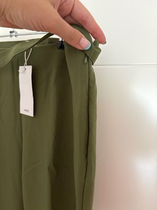 Pantalón de vestir Mango verde oliva