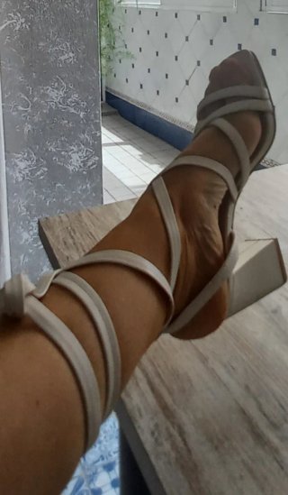 Sandalias Woman Key tacón blancas
