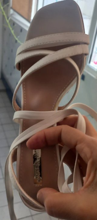 Sandalias Woman Key tacón blancas