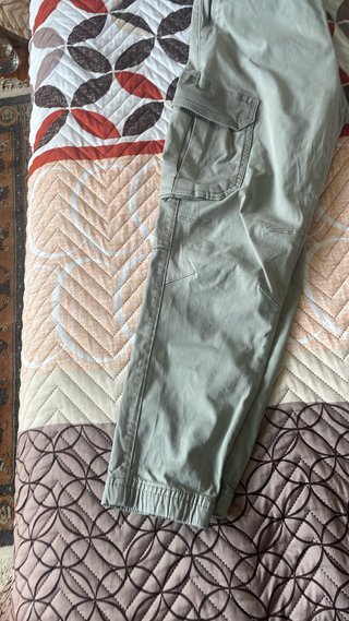 Pantalón cargo Zara verde hombre