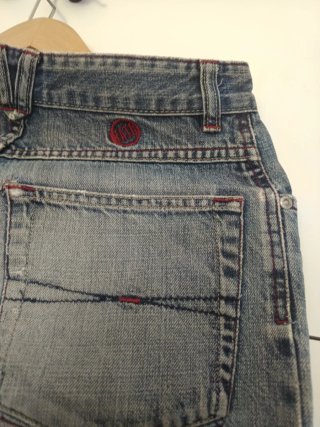 Pantalones vaqueros desgastados