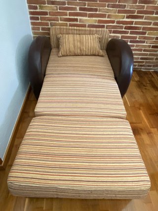 Sillón cama beige y marrón