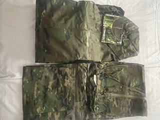 Traje de tormenta pixelado boscoso Talla L