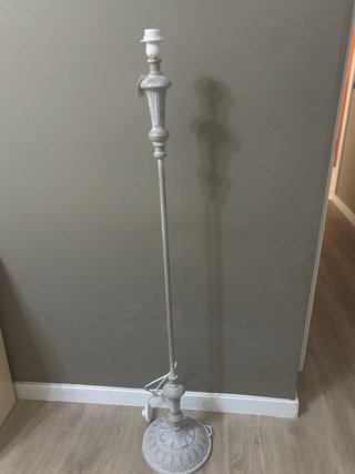 Pie de lámpara metálico efecto madera