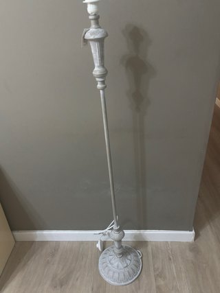 Pie de lámpara metálico efecto madera