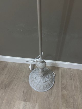 Pie de lámpara metálico efecto madera