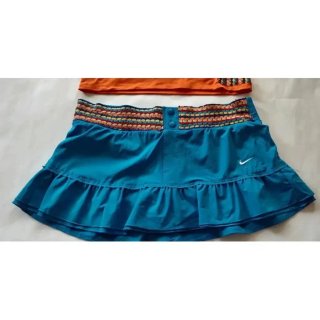 Conjunto Nike Top Naranja y Falda Azul