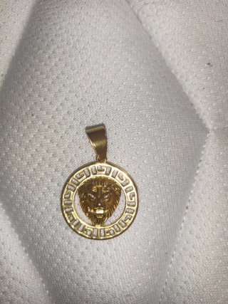 Collar de versace bañado en oro de 18k
