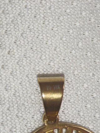 Collar de versace bañado en oro de 18k