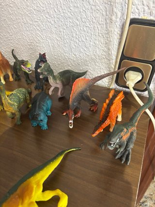 Lote de dinosaurios de juguete