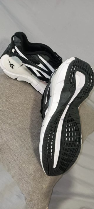 Reebok Zapatillas Negras y Blancas