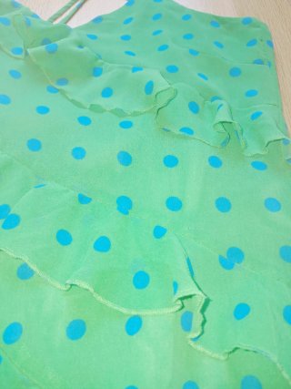 Vestido Mango verde lunares azules y volantes