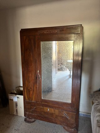 Armario antiguo madera con espejo