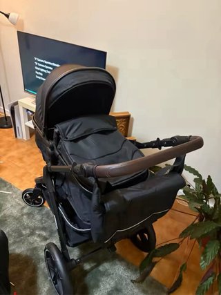 Carrito de bebé negro