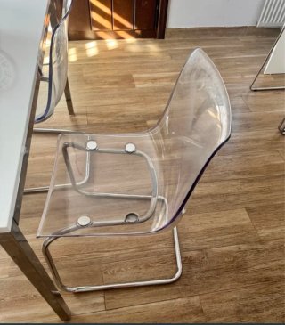 Mesa comedor + 4 sillas transparentes Ikea