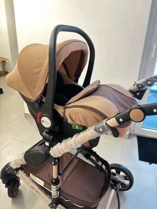 Carrito de bebé marrón