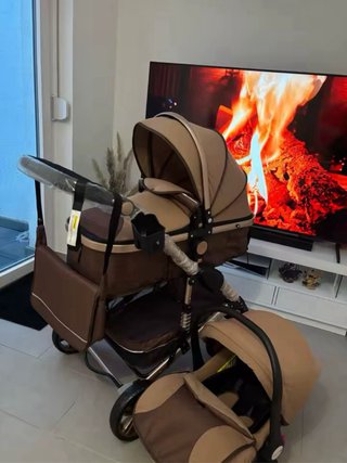 Carrito de bebé marrón