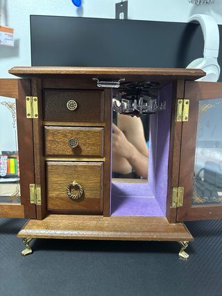 Joyero musical de madera antiguo