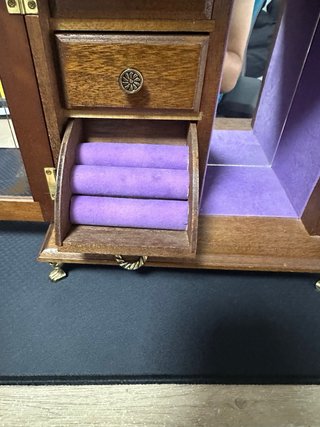 Joyero musical de madera antiguo