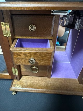 Joyero musical de madera antiguo