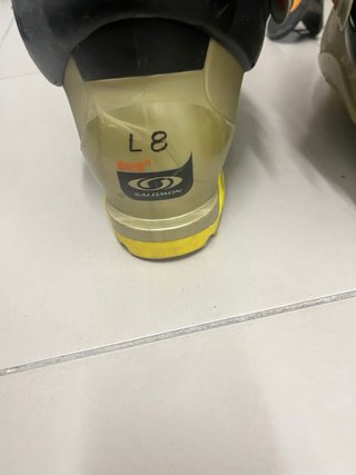 Esquís, botas y bastones de esquí