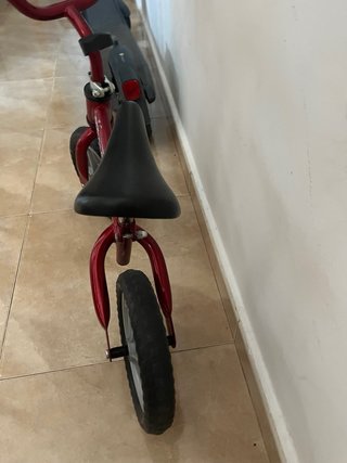 Bicicleta sin pedales Chicco roja