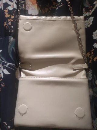 Bolso blanco cadena plateada. Regalo con vestido.