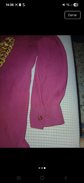 Camisa Morada con Bordado Dorado