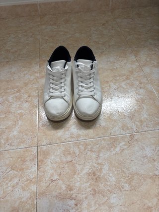 Zapatillas Zara Blancas y Negras