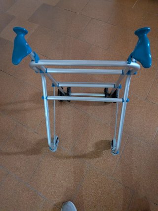 Andador Plegable con Ruedas
