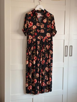 Vestido camisero de Zara. T. L