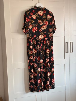 Vestido camisero de Zara. T. L