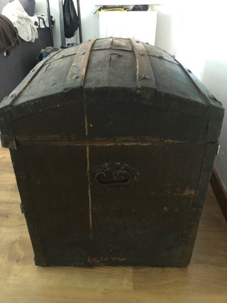 Baúl antiguo Francisco Menéndez Tapa Bombeada