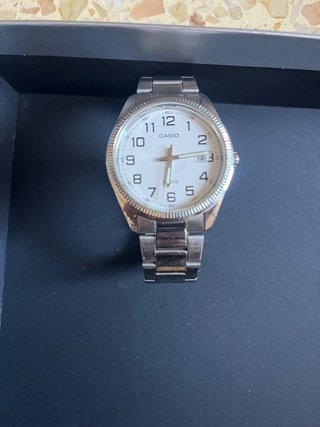 Reloj Casio Hombre Plata y Blanco