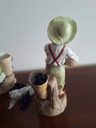 Figuras de Biscuit de pareja vendimiadora