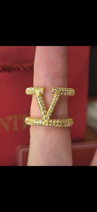 VLOGO SIGNATURE RING AND SWAROVSKI® CRYSTALS