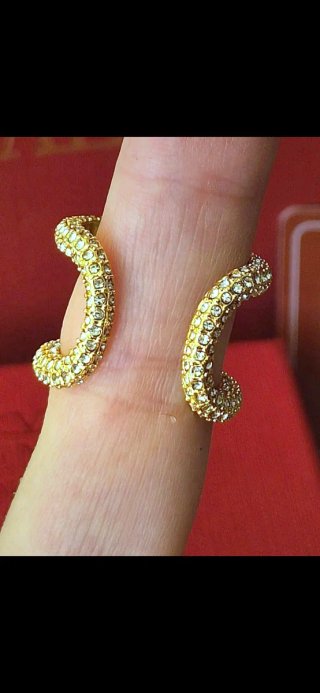 VLOGO SIGNATURE RING AND SWAROVSKI® CRYSTALS