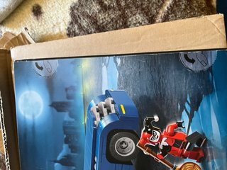 LEGO Batman 76274 Batmobile vs. Harley Quinn & Mr.